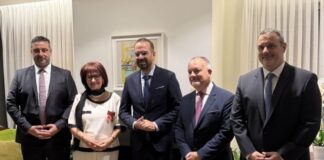 Η πρόεδρος της Βυρωνικής, Ροδάνθη Φλώρου, τιμήθηκε από το Βασιλιά Κάρολο