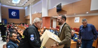 Στολές πυρόσβεσης στις εθελοντικές οργανώσεις πρόσφερε η Περιφέρεια Δυτικής Ελλάδας