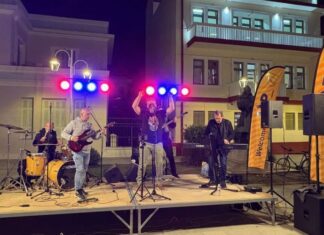 Το Μεσολόγγι υποδέχθηκε τους πρωτοετείς φοιτητές με γιορτή στην κεντρική πλατεία