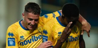 Παναιτωλικός: «Κόλλησε» του Μπενζά, παραμονή Μίχαλακ και αναμονή για Ενκολόλο