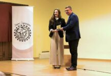 Ξηρόμερο: Bραβεύτηκε η 19χρονη «αρχόντισσα των βουνών» που πρωταγωνίστησε σε ντοκιμαντέρ με το κοπάδι της