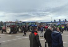 Αγγελόκαστρο: Μπλόκο διαρκείας στην Ιόνια Οδό έστησαν οι αγρότες