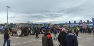 Αγγελόκαστρο: Μπλόκο διαρκείας στην Ιόνια Οδό έστησαν οι αγρότες