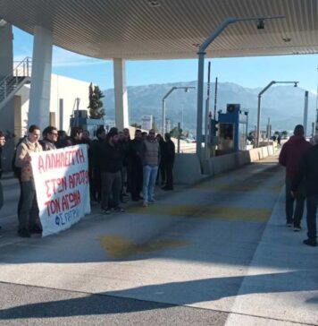 Οι αγρότες… παίζουν μπάλα, ανεβάζοντας τις μπάρες των διοδίων