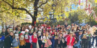 Το «Δέντρο της Αγάπης» στόλισε την Πλατεία Παναγόπουλου με χαμόγελα και μηνύματα προσφοράς