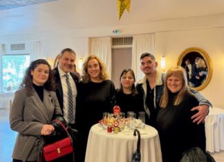 Ευχές και κεράσματα από το Δήμαρχο Μεσολογγίου στο προσωπικό του Δημαρχείου