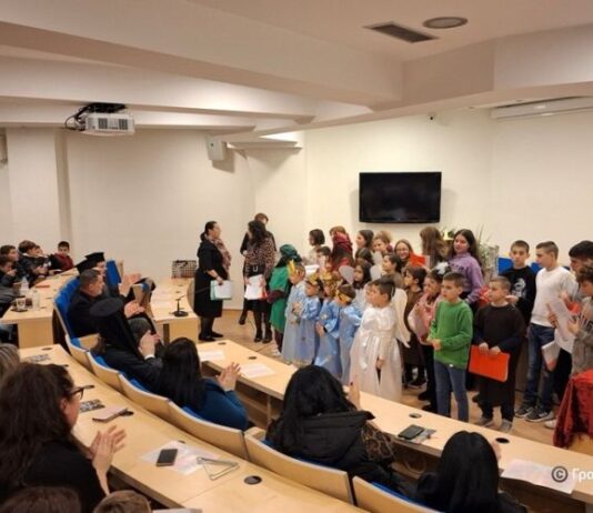 Χριστουγεννιάτικη εκδήλωση του Τομέα Νεότητος της Μητρόπολης στην Αμφιλοχία