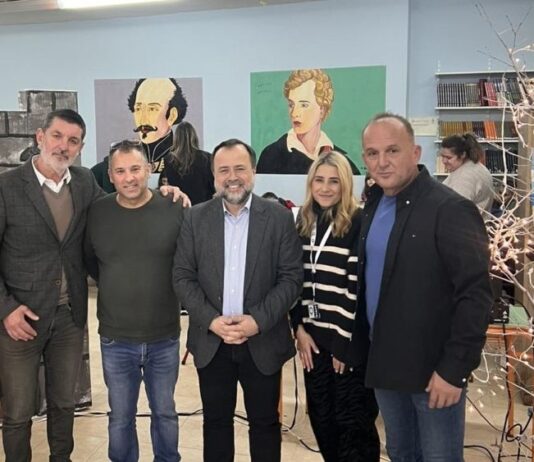 Αμφιλοχία: Εκπαιδευτική εκδήλωση «Υιοθετώ και Φωταγωγώ ένα Χριστουγεννιάτικο Δέντρο» από την Περιφέρεια