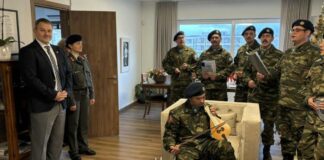 Τα κάλαντα στο Δήμαρχο Μεσολογγίου έψαλαν η Δημοτική Φιλαρμονική και το 2/39 Σύνταγμα Ευζώνων