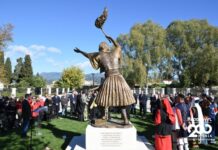 Μεσολόγγι: Με κάθε επισημότητα τα αποκαλυπτήρια του ανδριάντα του Χρήστου Καψάλη