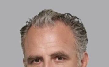 ΔΗΠΕΘΕ Αγρινίου: Χριστουγεννιάτικη συναυλία με αφηγητή τον Πασχάλη Τσαρούχα