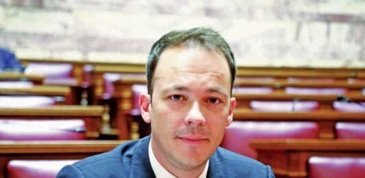 Ζαμπάρας: «Ο Τσίπρας ο καταλληλότερος να ηγηθεί της προσπάθειας που θα ρίξει την κυβέρνηση»