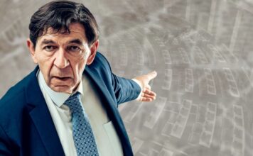 ΔΗΠΕΘΕ Αγρινίου: «Εκτός Ύλης reloaded» με το Γεράσιμο Σκιαδαρέση