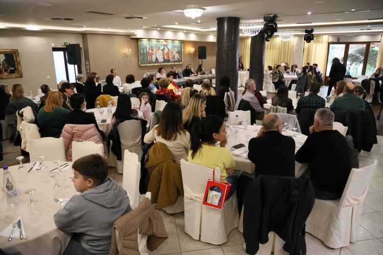 sxoli goneon makryneias (2)