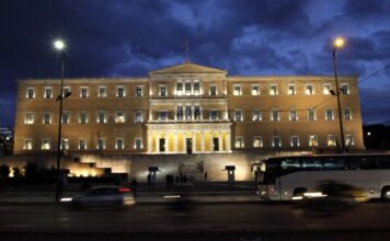 Τα σκάνδαλα διαμορφώνουν απρόβλεπτο περιβάλλον