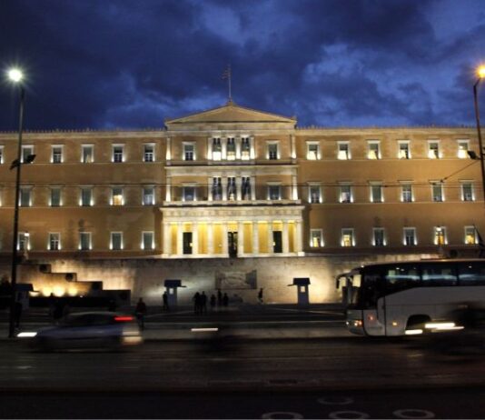 Η ελληνική πολιτική στη σκιά του πολέμου