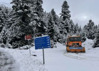 Αιτωλοακαρνανία: Επί ποδός για το χιονιά μηχανήματα της Περιφέρειας – Κλειστά τμήματα στην ορεινή Ναυπακτία