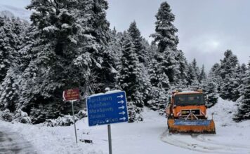 Αιτωλοακαρνανία: Επί ποδός για το χιονιά μηχανήματα της Περιφέρειας – Κλειστά τμήματα στην ορεινή Ναυπακτία