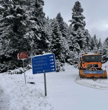 Αιτωλοακαρνανία: Επί ποδός για το χιονιά μηχανήματα της Περιφέρειας – Κλειστά τμήματα στην ορεινή Ναυπακτία