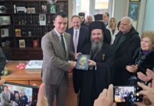 Μεσολόγγι: Δωρεά της οικογένειας Μπαλαμπάνη τo επετειακό ημερολόγιο για τα 200 χρόνια από την Έξοδο