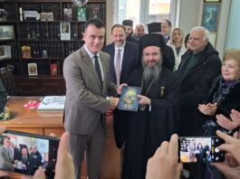 Μεσολόγγι: Δωρεά της οικογένειας Μπαλαμπάνη τo επετειακό ημερολόγιο για τα 200 χρόνια από την Έξοδο