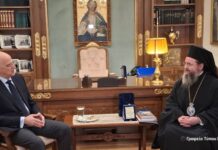 Επίσκεψη του Νίκου Δένδια στο Μητροπολίτη Δαμασκηνό