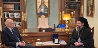 Επίσκεψη του Νίκου Δένδια στο Μητροπολίτη Δαμασκηνό