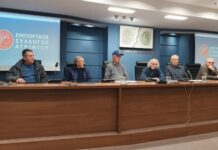 Εμπορικός Σύλλογος Αγρινίου: Τιμητικά στο προεδρείο της Γενικής Συνέλευσης συνταξιούχοι έμποροι