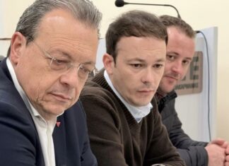 -Tι θα απογίνουμε, αν δεν μας πάρει ο Αλέξης στην «Ιθάκη»;