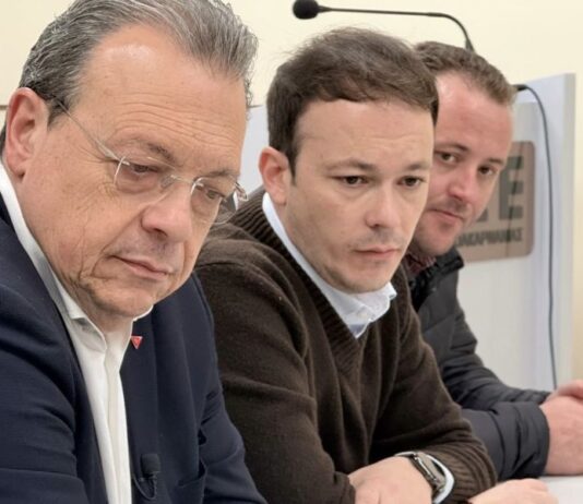 -Tι θα απογίνουμε, αν δεν μας πάρει ο Αλέξης στην «Ιθάκη»;