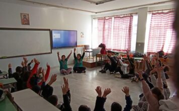 ΔΗΠΕΘΕ Αγρινίου: Η Εφηβική Σκηνή συνεχίζει τις παραστάσεις της στα Γυμνάσια του Αγρινίου