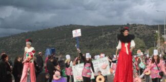 Εντυπωσιακή και φέτος η καρναβαλική παρέλαση στην παραλία Αμφιλοχίας