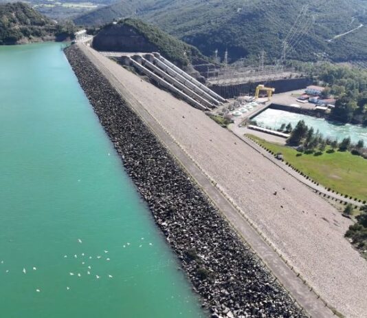 ΔΕΗ: Σε αναζήτηση επενδυτών για να προσθέσει αντλησιοταμίευση στο Καστράκι