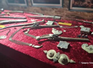 Αιτωλικό: Εγκαινιάστηκε η Έκθεση Φορεσιάς – Οπλισμού Ιστορικών και Κειμηλίων