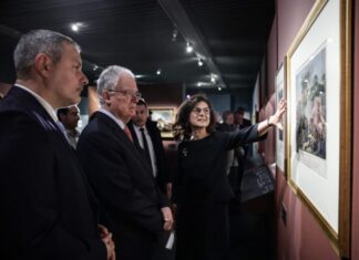 Παρουσία Τασούλα τα εγκαίνια της έκθεσης για τα 200 χρόνια από την Έξοδο στο Μουσείο Μπενάκη