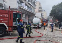 Η δουλειά της υδροφόρας είναι να δίνει νερό εκεί που δεν υπάρχουν κρουνοί