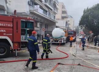 Η δουλειά της υδροφόρας είναι να δίνει νερό εκεί που δεν υπάρχουν κρουνοί