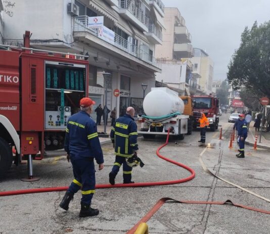 Η δουλειά της υδροφόρας είναι να δίνει νερό εκεί που δεν υπάρχουν κρουνοί