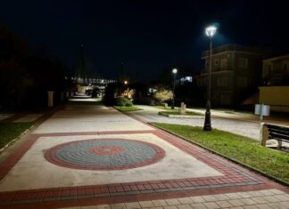 Δήμος Ναυπακτίας: Νέος φωτισμός στην πλατεία Χορμόβα και τον πεζόδρομο Αντιρρίου