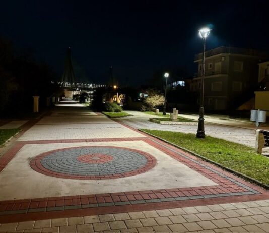 Δήμος Ναυπακτίας: Νέος φωτισμός στην πλατεία Χορμόβα και τον πεζόδρομο Αντιρρίου
