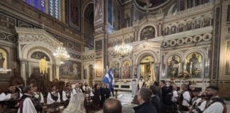 Θεία Λειτουργία και κατάθεση στεφάνων στον Άγνωστο Στρατιώτη για τις Εορτές Εξόδου