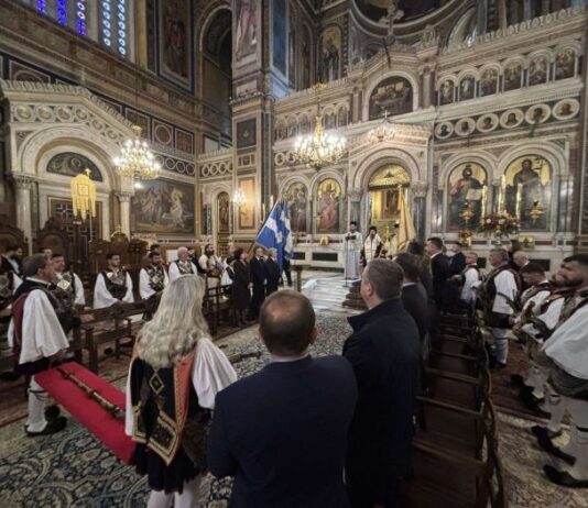 Θεία Λειτουργία και κατάθεση στεφάνων στον Άγνωστο Στρατιώτη για τις Εορτές Εξόδου