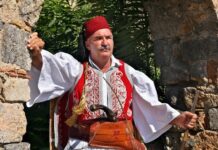 Πανεπιστήμιο Πατρών: Έκθεση Παραδοσιακών Φορεσιών του Νίκου Πλακίδα και τιμητική βράβευση του Γιάννη Σμαραγδή