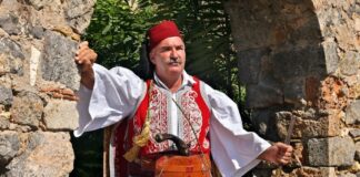 Πανεπιστήμιο Πατρών: Έκθεση Παραδοσιακών Φορεσιών του Νίκου Πλακίδα και τιμητική βράβευση του Γιάννη Σμαραγδή