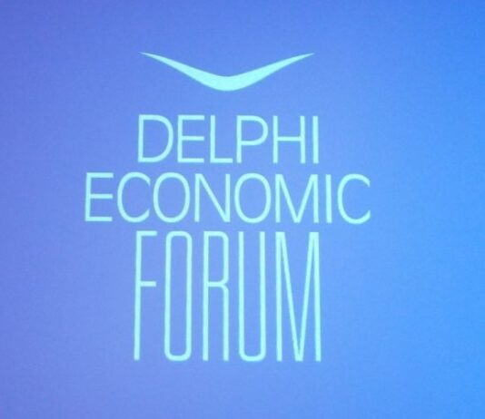 «Μουδιασμένοι» με τους υπουργούς οι επιχειρηματίες στους Δελφούς