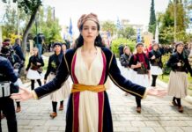 Η «Ελλάδα» του Ντελακρουά με… σάρκα και οστά και το «ευχαριστώ» των Γάλλων