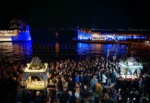 Ναύπακτος: Το κατανυκτικό σκηνικό για την Περιφορά των Επιταφίων στο Ενετικό Λιμάνι