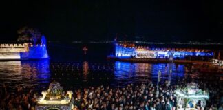 Ναύπακτος: Το κατανυκτικό σκηνικό για την Περιφορά των Επιταφίων στο Ενετικό Λιμάνι