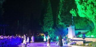 Νυχτερινό ευλαβικό προσκύνημα στον Κήπο των Ηρώων