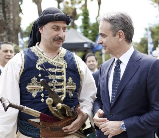 Εντυπωσιάστηκε ο Μητσοτάκης από τον αρματωμένο Μαυρομμάτη!